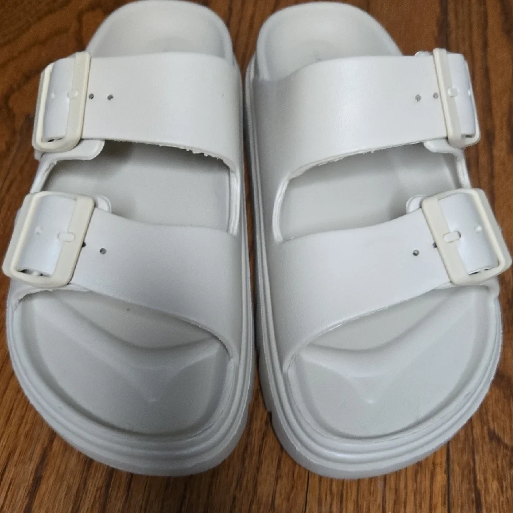 Charles Albert Size 5 Cream Double Buckle Platform Slide Sandals